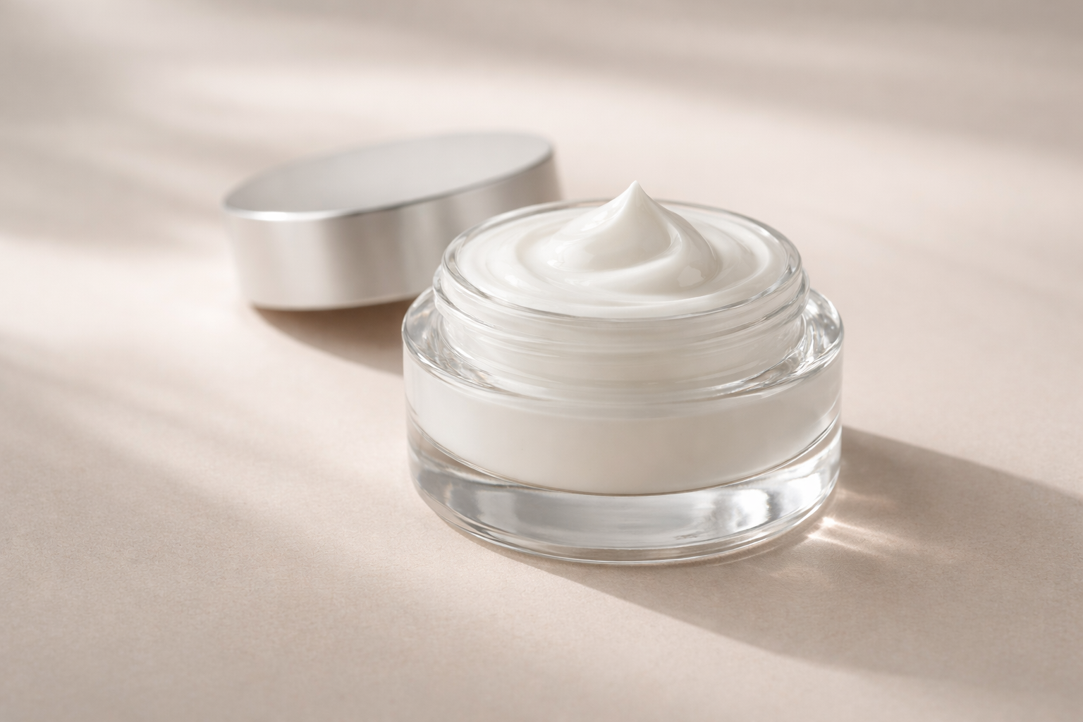 Gevoelige huid verzorgen: wat werkt echt en wat kun je beter laten